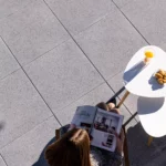 płyta_tarasowa_betonowa_brukbet_maestro_szaro_jasna_centrum_kostki_brukowej_silbruk_wrocław_i_okolice