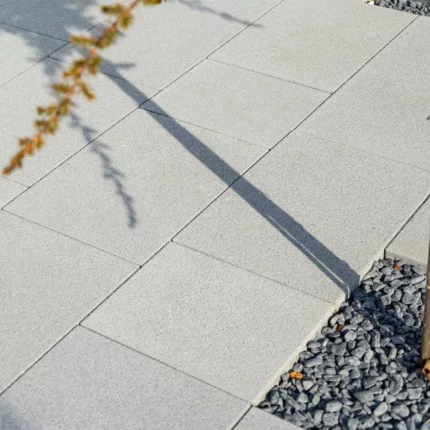 płyta_brukowa_brukbet_novator_largo_graniton_biały_centrum_kostki_brukowej_silbruk_wrocław_i_okolice