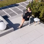 płyta_tarasowa_betonowa_brukbet_maestro_biało_szara_granitowa_centrum_kostki_brukowej_silbruk_wrocław_i_okolice